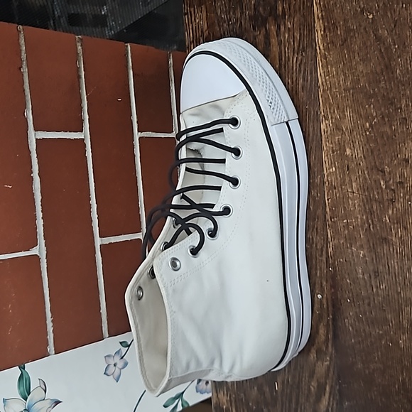 Converse all star sneakers size 10 - Picture 3 of 11